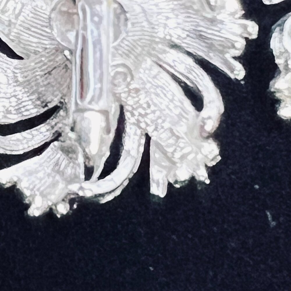 Vintage Sarah Coventry Silver Tone And Faux Pearl Spiral Clip On Earrings (5658) - Picture 5 of 5